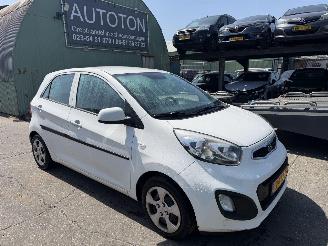 Schadeauto Kia Picanto 1.0 CVVT 51KW Airco Navi Led BusinessLine 5-Deurs NAP 2015/1