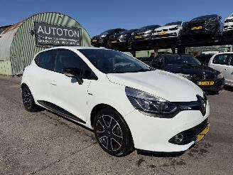 Schadeauto Renault Clio 0.9 TCE 66KW Clima Navi Led 5-Drs Night & Day 2015/5
