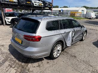 Volkswagen Passat 1.6 TDI 88KW DSG Clima Navi R-Line Led Xenon NAP picture 3