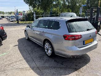 Volkswagen Passat 1.6 TDI 88KW DSG Clima Navi R-Line Led Xenon NAP picture 2