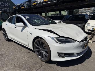 Schadeauto Tesla Model S 75D 245KW Pano Clima Navi Led 2017/12
