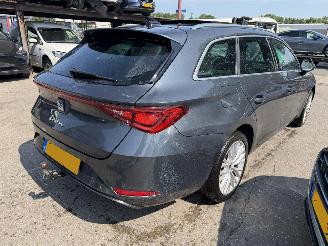 Schadeauto Seat Leon 2.0 TDI FR 110KW Autom. Pano Clima Navi Sportstourer Launch Edition 2021/2