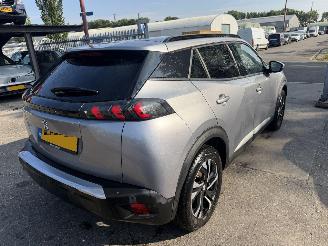 Peugeot e-2008 50 kWh 100KW Allure Pack Clima Navi Led picture 3