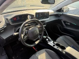 Peugeot e-2008 50 kWh 100KW Allure Pack Clima Navi Led picture 6
