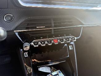 Peugeot e-2008 50 kWh 100KW Allure Pack Clima Navi Led picture 10