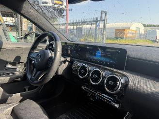 Mercedes A-klasse 180 100KW Autom. Clima Navi Led Camera Business Solution NAP picture 9
