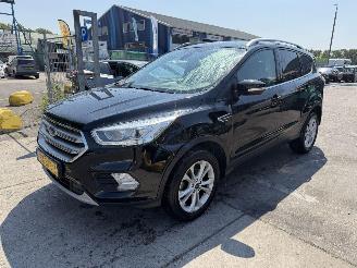 Damaged car Ford Kuga 1.5 Ecoboost 88KW Clima Navi Titanium NAP 2018/6