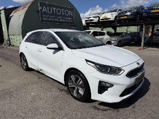 Schadeauto Kia Ceed 1.0 T-GDI 88KW Clima Navi Led Xenon Camera DynamicPlusLine NAP 2019/6