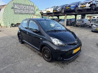 Toyota Aygo 1.0 VVT-I 50KW Airco 5-Deurs Now NAP picture 2