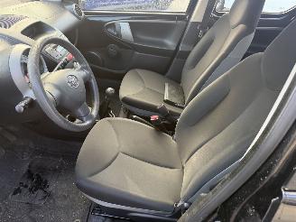 Toyota Aygo 1.0 VVT-I 50KW Airco 5-Deurs Now NAP picture 6