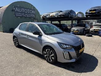 damaged passenger cars Peugeot 208 1.2 55KW Active Navi Clima Led 5-Drs NAP 2024/8