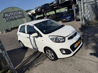 Damaged car Kia Picanto 1.0 CVVT 51KW Airco Led BusinessLine 5-Drs NAP 2015/2