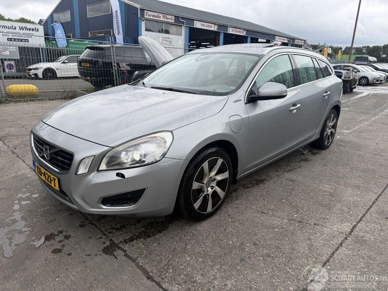 Volvo V-60 2.4 D6 AWD 158KW PHEV Autom. Schuifdak Clima Navi