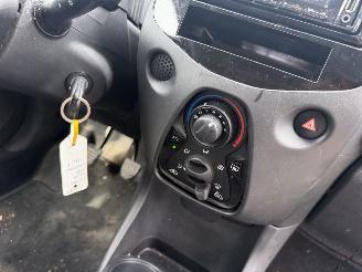 Toyota Aygo 1.0 VVT-I 51KW Airco 5-Drs X-Now picture 10