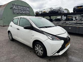 Unfallwagen Toyota Aygo 1.0 VVT-I 51KW Airco 5-Drs X-Now 2016/7