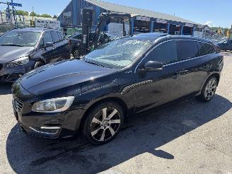 Volvo V-60 2.4 D6 PHEV 158KW AWD R-Design Clima Navi Schuifdak picture 2