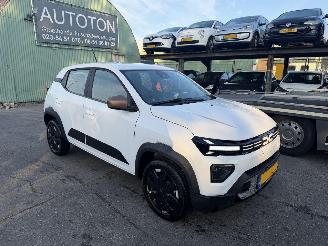 krockskadad bil auto Dacia Spring 26.8 kWh Extreme 48KW Clima Navi Camera Led NAP 2025/9
