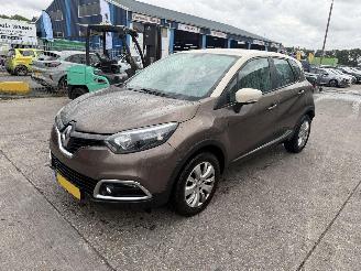 skadebil auto Renault Captur 0.9 TCE 66KW Navi Airco Led NAP 2014/4