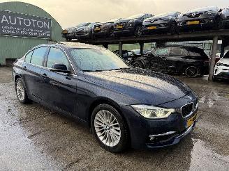 Schadeauto BMW 3-serie 330e 135KW Autom. High Executive Schuifdak Clima Navi HUD 2016/6