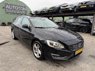 uszkodzony samochody osobowe Volvo V-60 2.0 D4 133KW Autom. Schuidak Clima Navi Xenon Leer Camera Momentum NAP 2014/3
