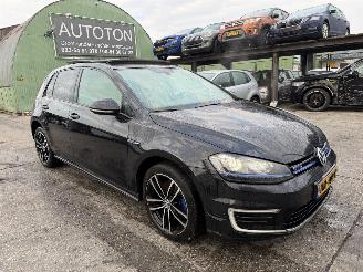 Schadeauto Volkswagen Golf 1.4 GTE 110KW DSG Pano Clima Navi Led Leer NAP 2015/12
