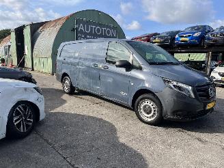 damaged commercial vehicles Mercedes Vito 114 CDI Extra lang Autom. Clima Navi 2022/9