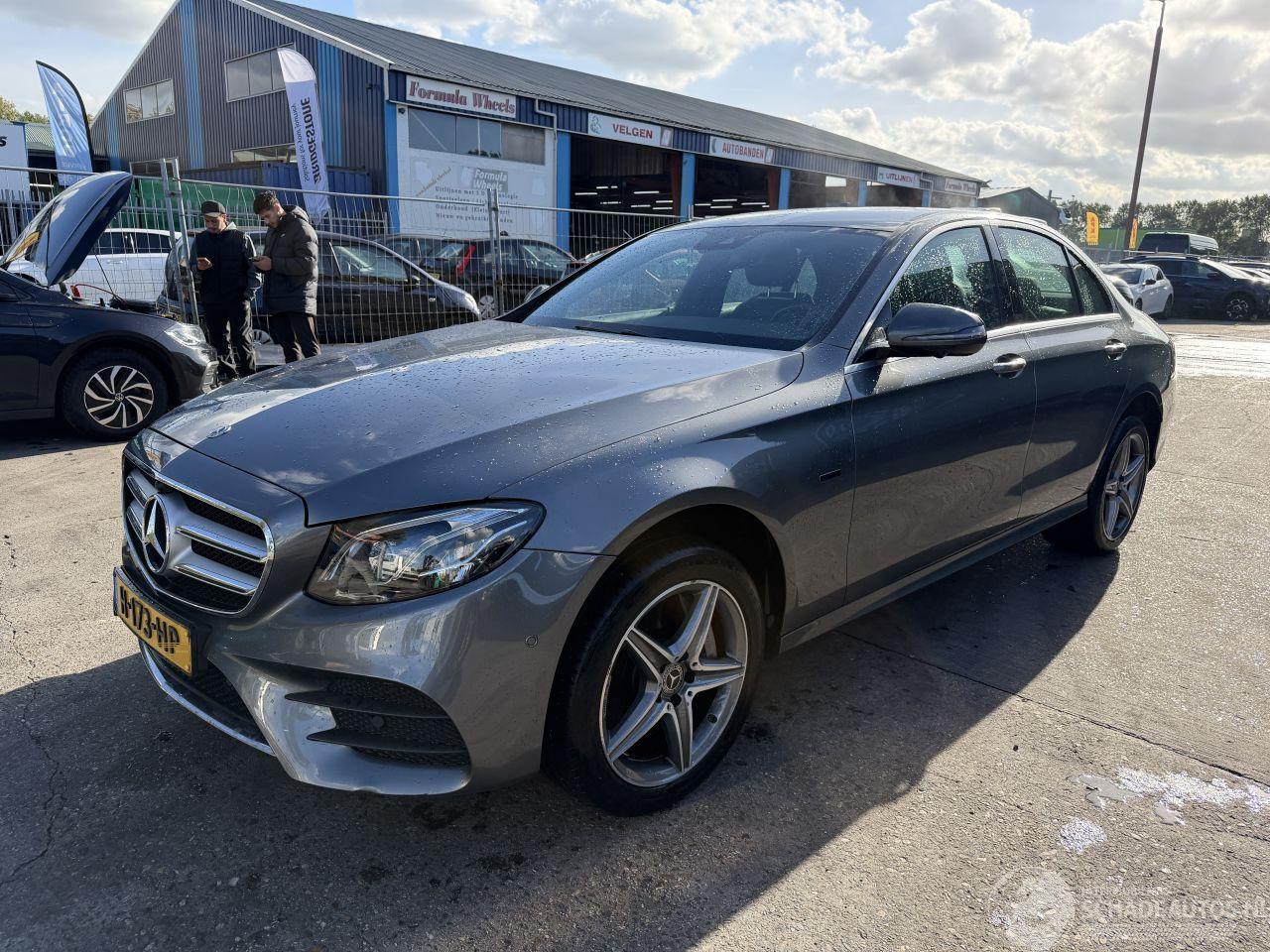 Mercedes E-klasse 300 e 155KW Hybrid AMG Autom. Sfeerverlichting Clima Navi Led Xenon NAP