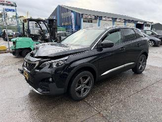 Vaurioauto  passenger cars Peugeot 3008 1.2 Autom. 96KW Allure Clima Navi 2017/5