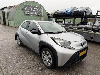 Vaurioauto  passenger cars Toyota Aygo X 1.0 VVT-I 53KW MT-Play Airco NAP 2023/5