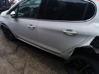 Peugeot 208  picture 11