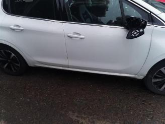 Peugeot 208  picture 8