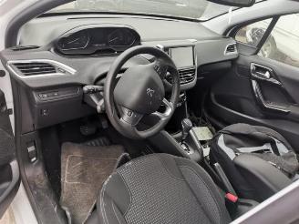 Peugeot 208  picture 4