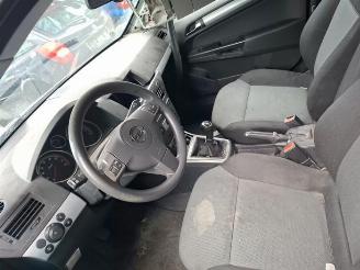 Opel Astra Astra H (L48), Hatchback 5-drs, 2004 / 2010 1.6 16V Twinport picture 4