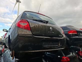 Uttjänta bilar auto Renault Clio Clio III (BR/CR), Hatchback, 2005 / 2014 1.6 16V 2006/6