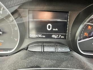 Peugeot 208 1.2 tech edition picture 14