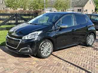 uszkodzony samochody osobowe Peugeot 208 1.2 Signature 2019/12