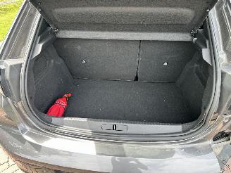 Peugeot 208 Allure picture 16