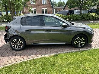 Peugeot 208 Allure picture 6