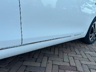 Peugeot 108 Allure picture 13
