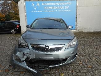 Coche siniestrado Opel Astra Astra J (PC6/PD6/PE6/PF6) Hatchback 5-drs 1.4 Turbo 16V (A14NET(Euro 5=
)) [88kW]  (10-2010/10-2015) 2011