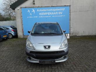 Sloopauto Peugeot 1007 1007 (KM) Hatchback 3-drs 1.4 (TU3JP(KFV)) [54kW]  (04-2005/02-2011) 2005/6