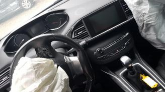 Peugeot 308 308 SW (L4/L9/LC/LJ/LR) Combi 5-drs 1.2 12V e-THP PureTech 130 (EB2DTS=
(HNY)) [96kW]  (03-2014/06-2021) picture 9