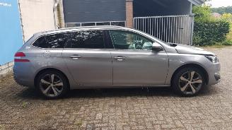 Peugeot 308 308 SW (L4/L9/LC/LJ/LR) Combi 5-drs 1.2 12V e-THP PureTech 130 (EB2DTS=
(HNY)) [96kW]  (03-2014/06-2021) picture 2