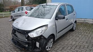 Hyundai I-10 i10 (F5) Hatchback 1.1i 12V (G4HG5) [51kW]  (04-2011/12-2013) picture 4