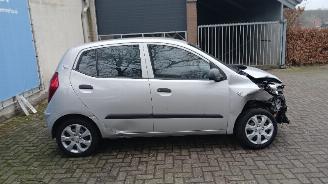 Hyundai I-10 i10 (F5) Hatchback 1.1i 12V (G4HG5) [51kW]  (04-2011/12-2013) picture 6