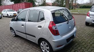 Hyundai I-10 i10 (F5) Hatchback 1.1i 12V (G4HG5) [51kW]  (04-2011/12-2013) picture 3