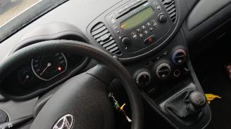 Hyundai I-10 i10 (F5) Hatchback 1.1i 12V (G4HG5) [51kW]  (04-2011/12-2013) picture 8
