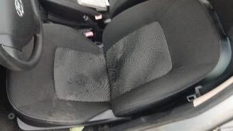 Hyundai I-10 i10 (F5) Hatchback 1.1i 12V (G4HG5) [51kW]  (04-2011/12-2013) picture 7
