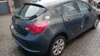 Opel Astra Astra J (PC6/PD6/PE6/PF6) Hatchback 5-drs 1.6 16V (A16XER(Euro 5)) [85=
kW]  (12-2009/10-2015) picture 11