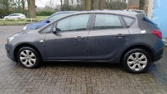 Opel Astra Astra J (PC6/PD6/PE6/PF6) Hatchback 5-drs 1.6 16V (A16XER(Euro 5)) [85=
kW]  (12-2009/10-2015) picture 6
